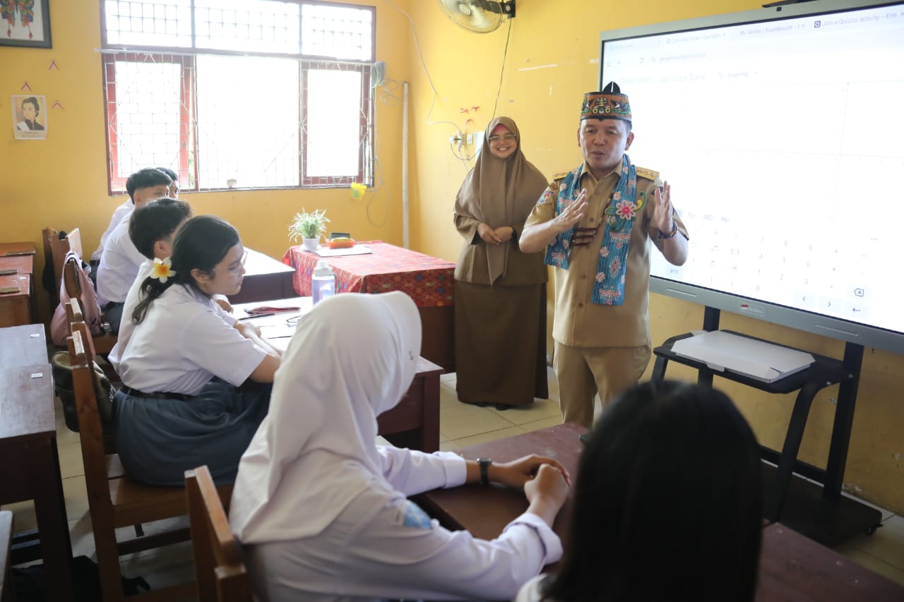 Gubernur Kalteng Agustiar Sabran Sidak ke SMAN 3 Palangka Raya