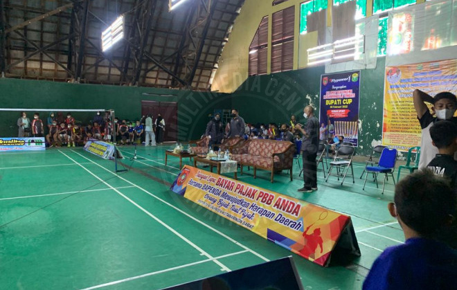 Bapenda Kobar Sosialisasikan Pajak Daerah Pada Pembukaan Turnamen Bulutangkis Cup 2022