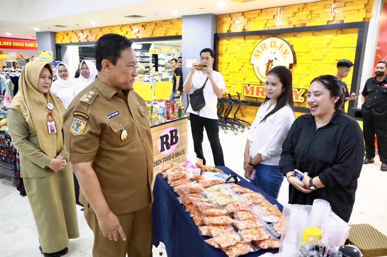 Wagub Kalteng Edy Pratowo Buka Bazzar Ramadan 1446 H DPD IWAPI Kalteng