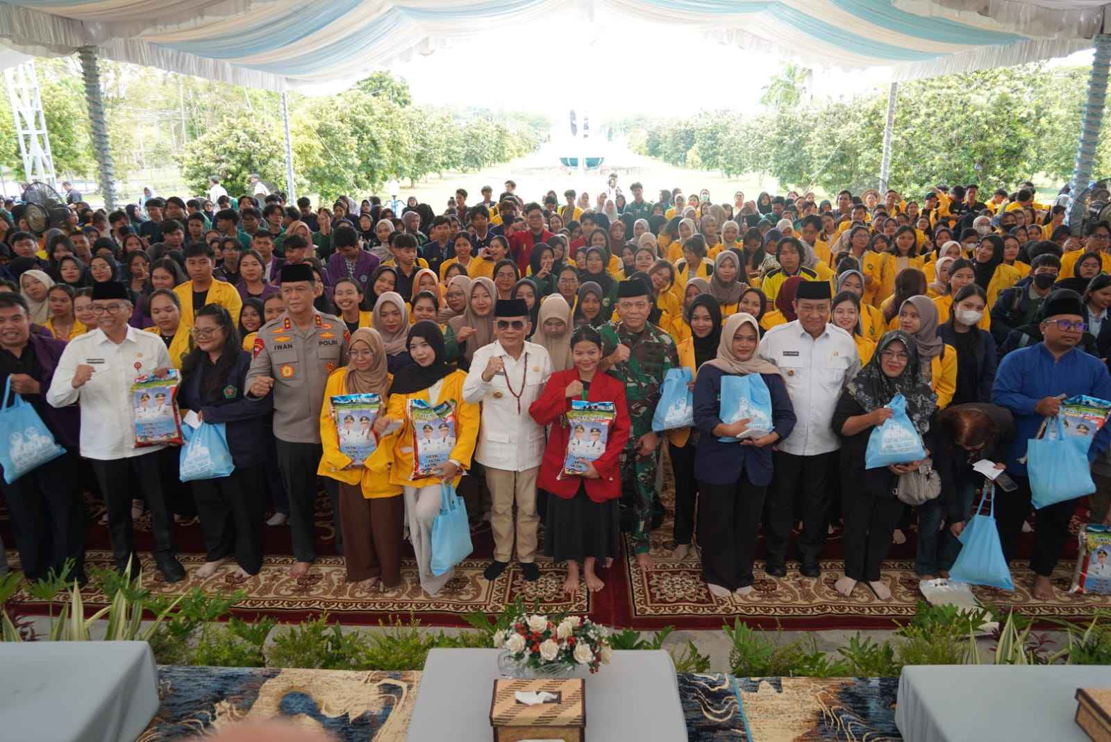 Gubernur Kalteng Agustiar Sabran Buka Pasar Murah Spesial Ramadan bagi Mahasiswa