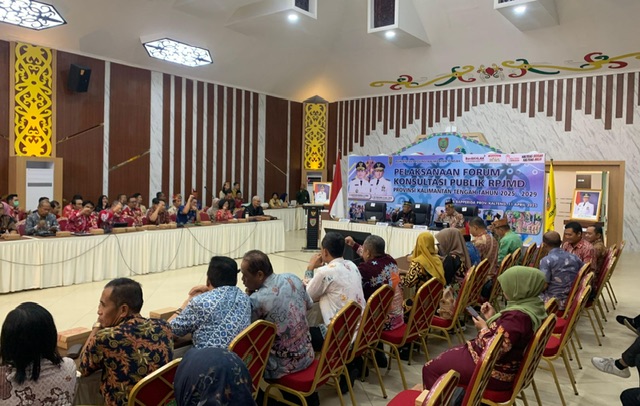 Plt. Sekda Prov. Kalteng M. Katma F. Dirun Buka Forum Konsultasi Publik Rancangan Awal RPJMD Provinsi Kalteng Tahun 2025-2029