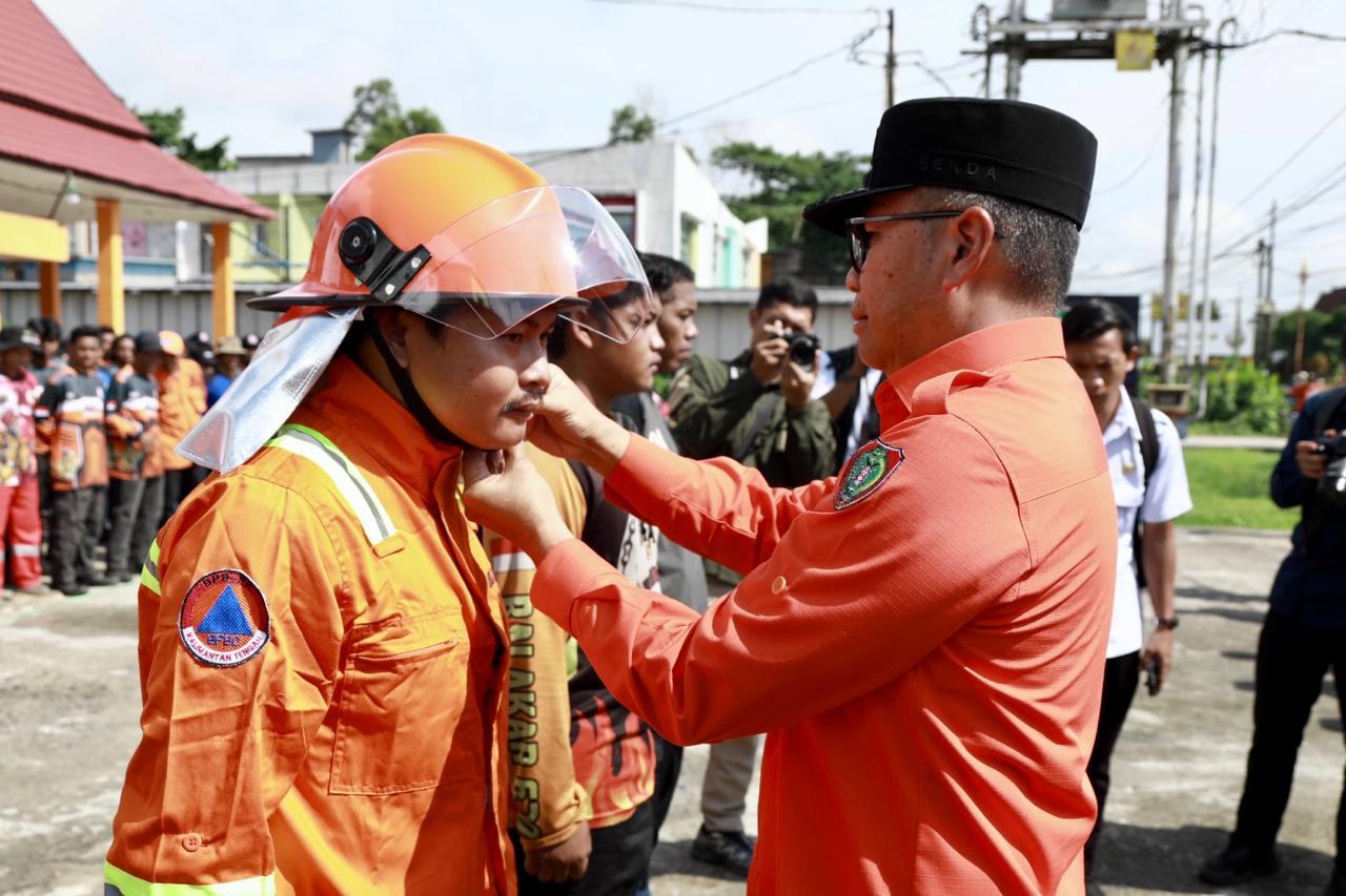 Plt. Sekda Prov. Kalteng Leonard S. Ampung Pimpin Apel Aktivasi Pos Lapangan dan Pos Komando Satuan Tugas Pengendali Karhutla