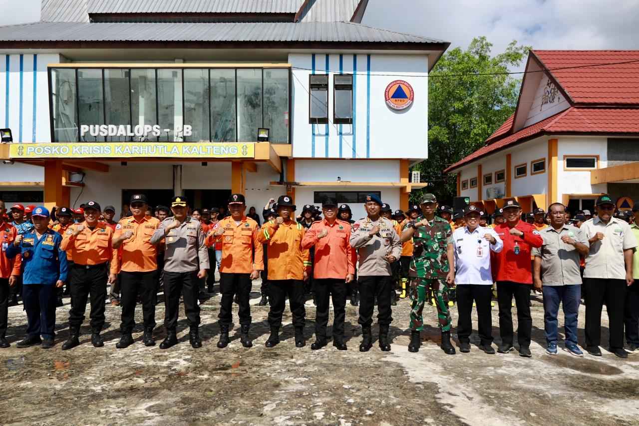 Plt. Sekda Prov. Kalteng Leonard S. Ampung Pimpin Apel Aktivasi Pos Lapangan dan Pos Komando Satuan Tugas Pengendali Karhutla