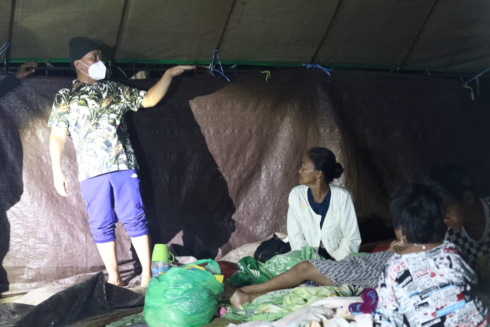 Gubernur Kalteng Kunjungi Posko Pengungsian Banjir di Katingan