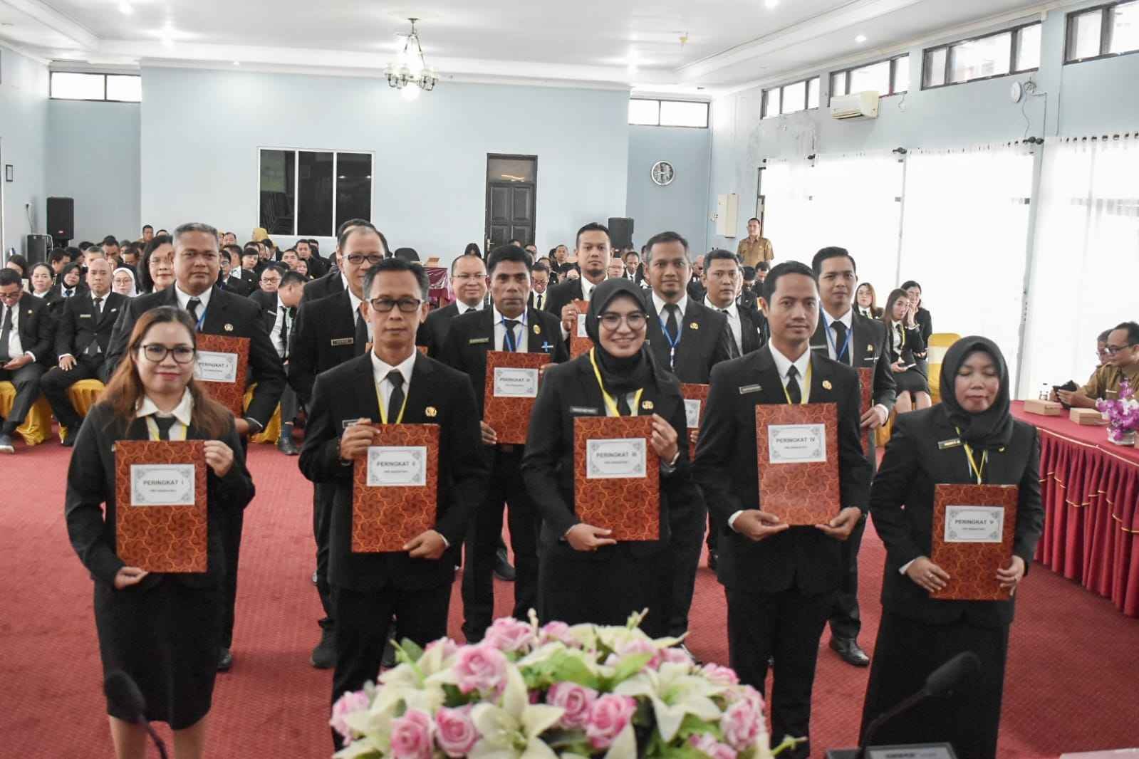 Kepala DP3APPKB Prov. Kalteng Linae Victoria Aden Hadiri Penutupan PKP Gelombang I Angkatan I, II dan III