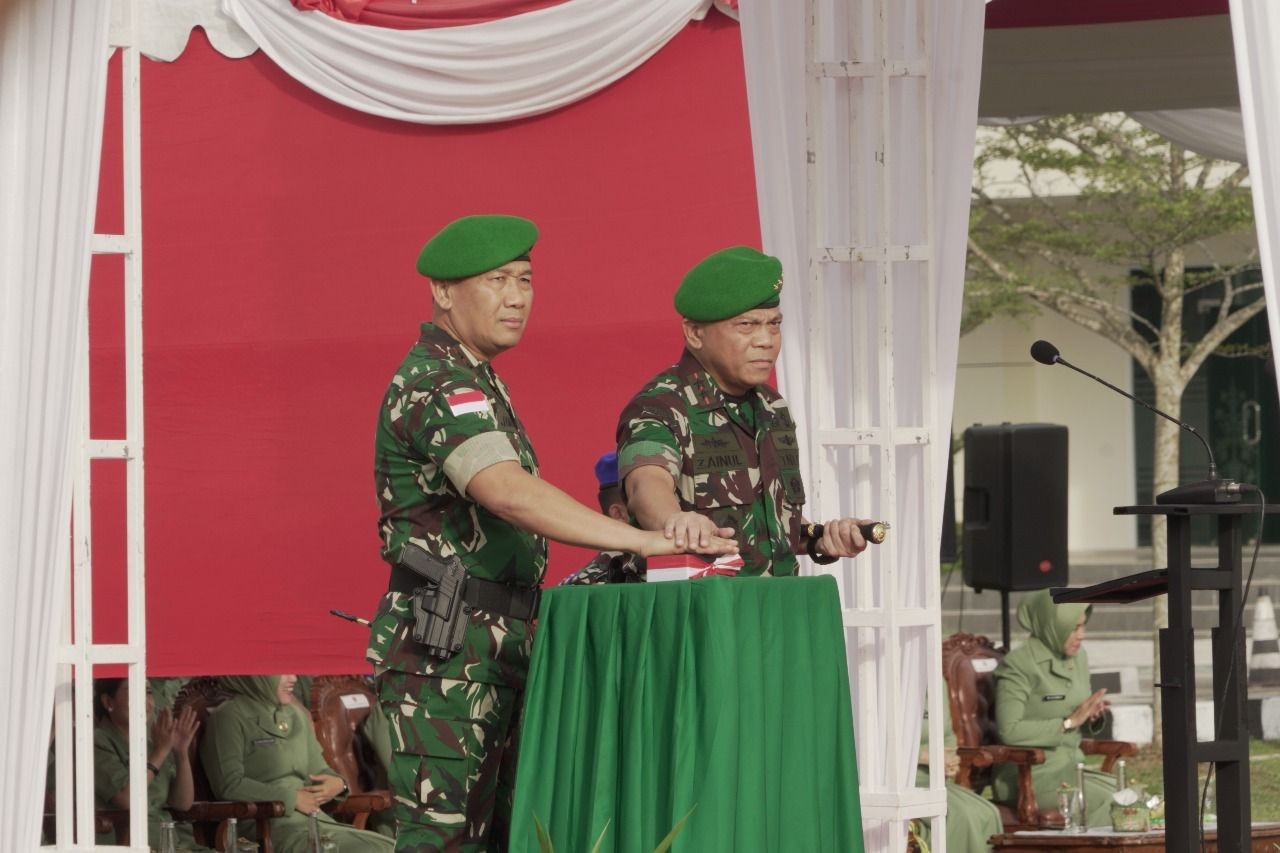 Kodam XXII/Tambun Bungai Menerima Alih Komando dan Pengendalian (Alih Kodal) Pasukan dari Kodam XII/Tanjungpura