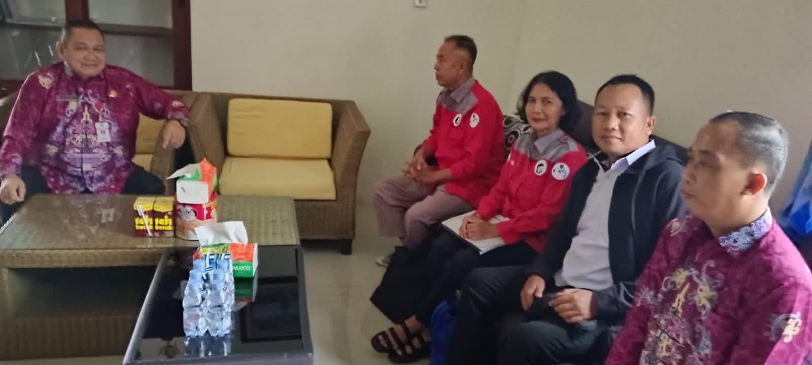 Dislutkan Berikan Bantuan Perahu Bermesin Kepada Nelayan Kabupaten Katingan