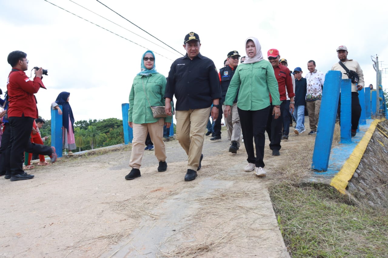 Wagub Edy Pratowo Tinjau Secara Langsung Bendungan Karau yang Berada di Desa Natapin