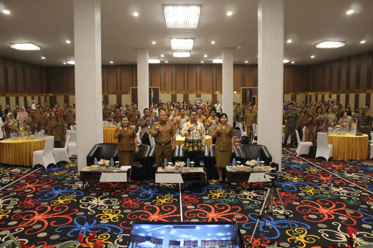 Plh Asisten Pemkesra Maskur Buka Rapat Evaluasi dan Penyusunan Laporan Pelaksanaan Penerapan SPM Provinsi dan Kabupaten/Kota se-Kalteng
