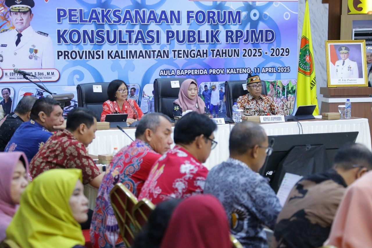 Sekretaris Dinas PMD Prov. Kalteng Etty Aprilya Hadiri Forum Konsultasi Publik Rancangan Awal RPJMD Provinsi Kalteng Tahun 2025-2029