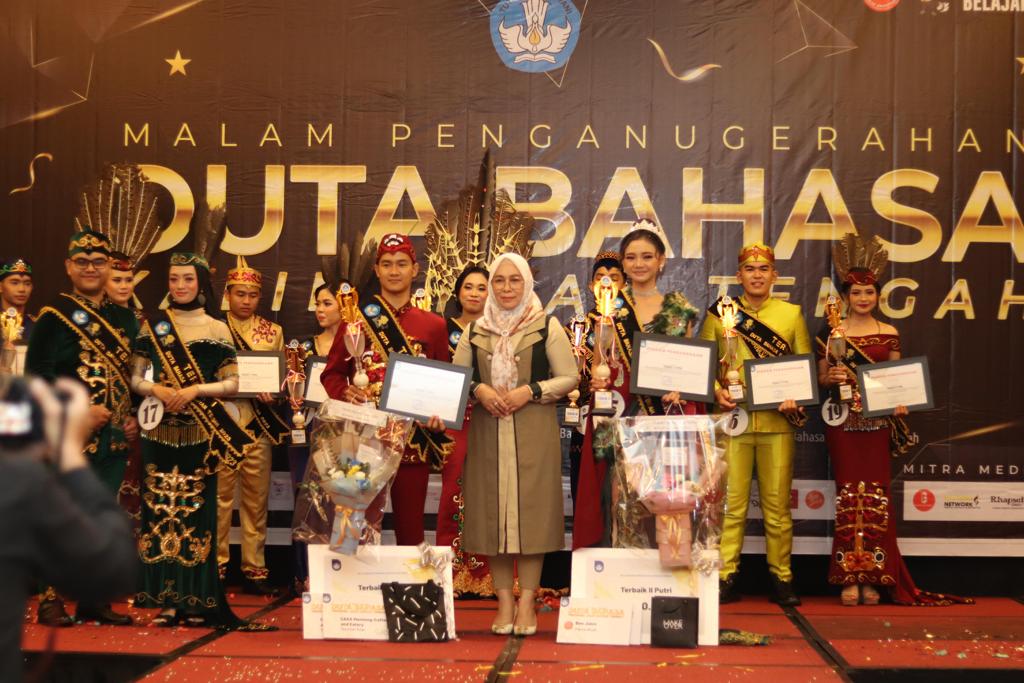 Kepala Dinas Perpustakaan dan Arsip Prov. Kalteng Nunu Andriani Jadi Juri Pemilihan Duta Bahasa Kalteng