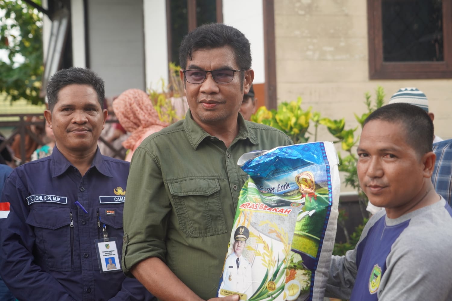 Kepala Diskominfosantik Prov. Kalteng Agus Siswadi Buka Pasar Murah di Kelurahan Jingah dan Kelurahan Jambu, Kabupaten Barito Utara