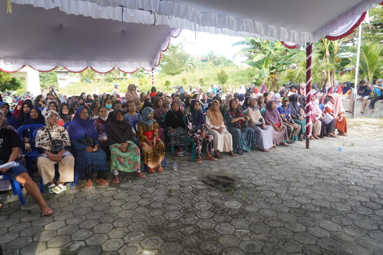 Kepala Diskominfosantik Prov. Kalteng Agus Siswadi Buka Pasar Murah di Kelurahan Jingah dan Kelurahan Jambu, Kabupaten Barito Utara