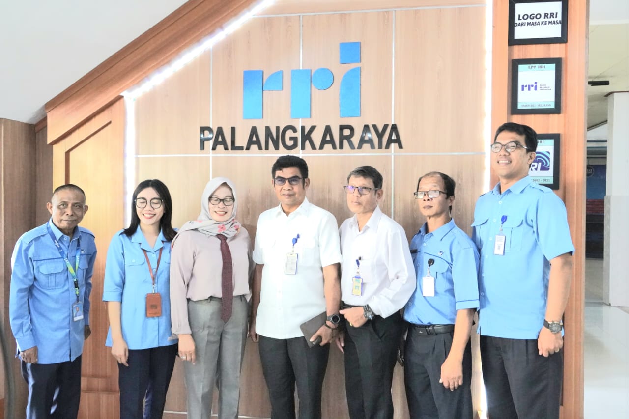 Kadiskominfosantik Prov. Kalteng Agus Siswadi Bacakan Warta Berita Spesial HUT ke-79 RRI