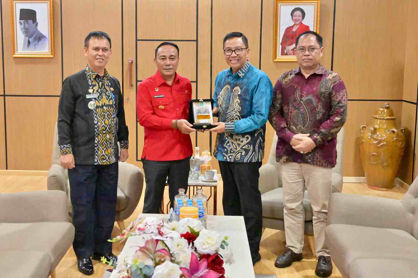 Plt. Sekda Prov. Kalteng Leonard S. Ampung Kunjungan Kerja ke Pemprov Kalbar