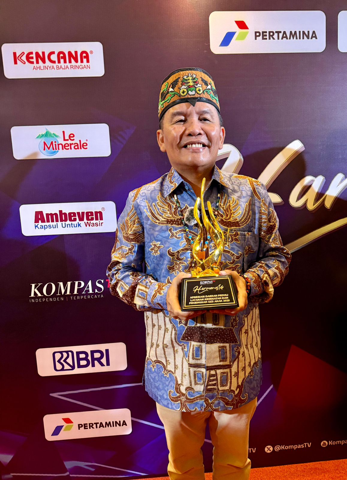 Gubernur Kalteng Agustiar Sabran Terima Penghargaan Dalam Ajang Kompas TV Award 2025