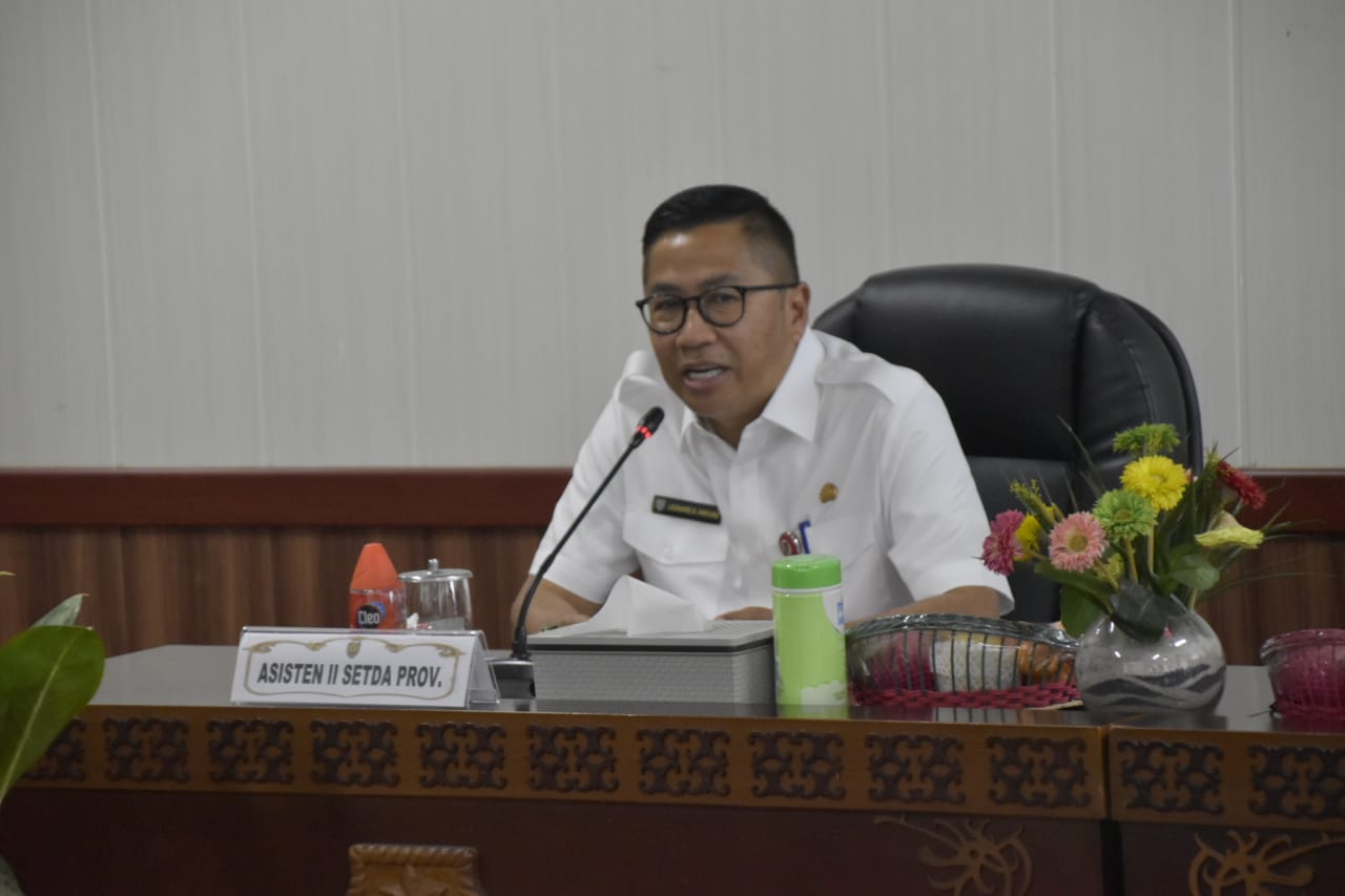 Asisten Ekbang Leonard S. Ampung Hadiri Rapat Penerimaan Dan Koordinasi Tim Monev Penanganan PMK