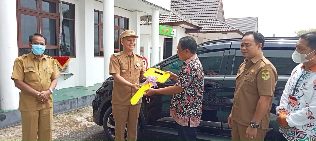 Penyerahan Sebuah Mobil Kepada Majelis Jemaat GKE Sion Kuala Kurun