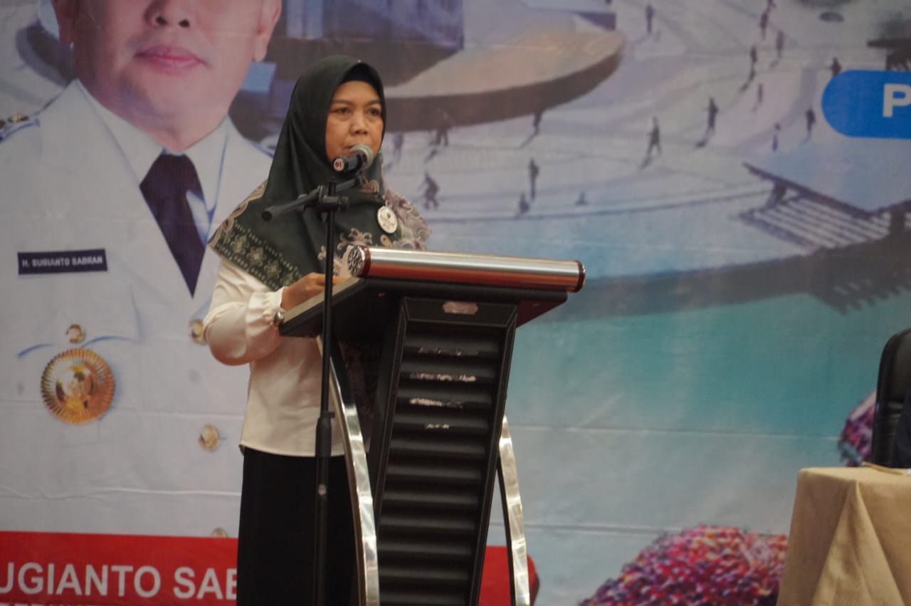 Asisten Ekbang Sri Widanarni Buka Rapat Pembahasan RKP DBH se Provinsi Kalteng Tahun 2025