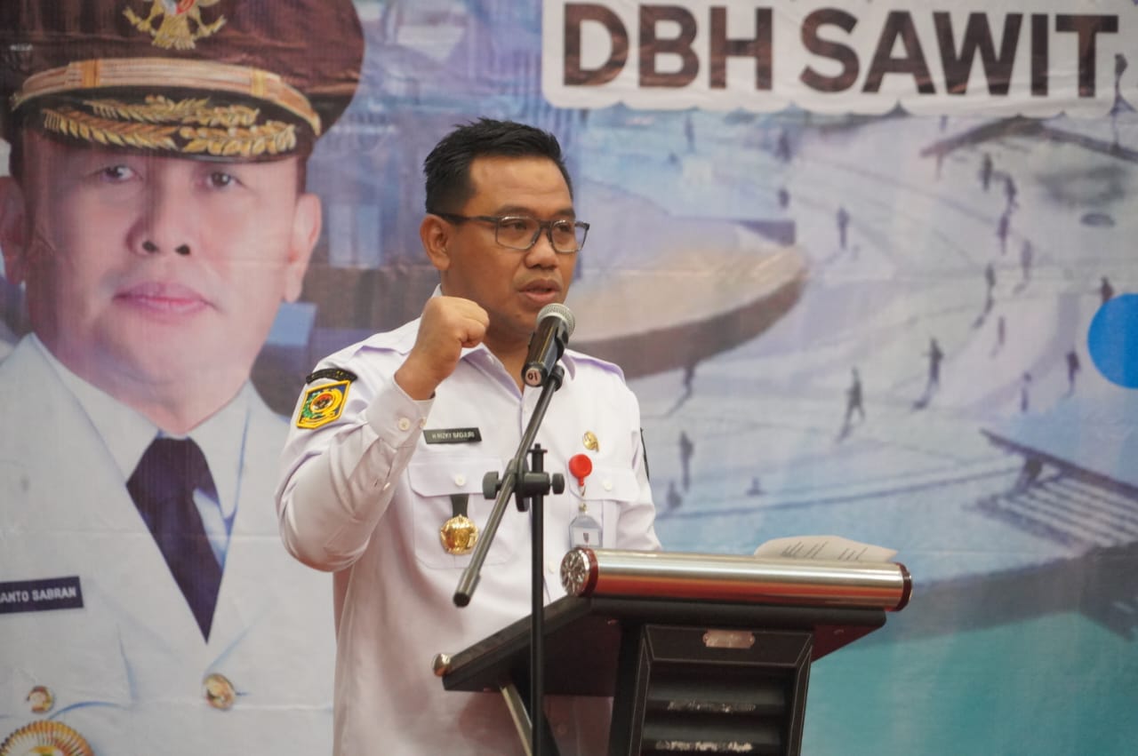 Asisten Ekbang Sri Widanarni Buka Rapat Pembahasan RKP DBH se Provinsi Kalteng Tahun 2025