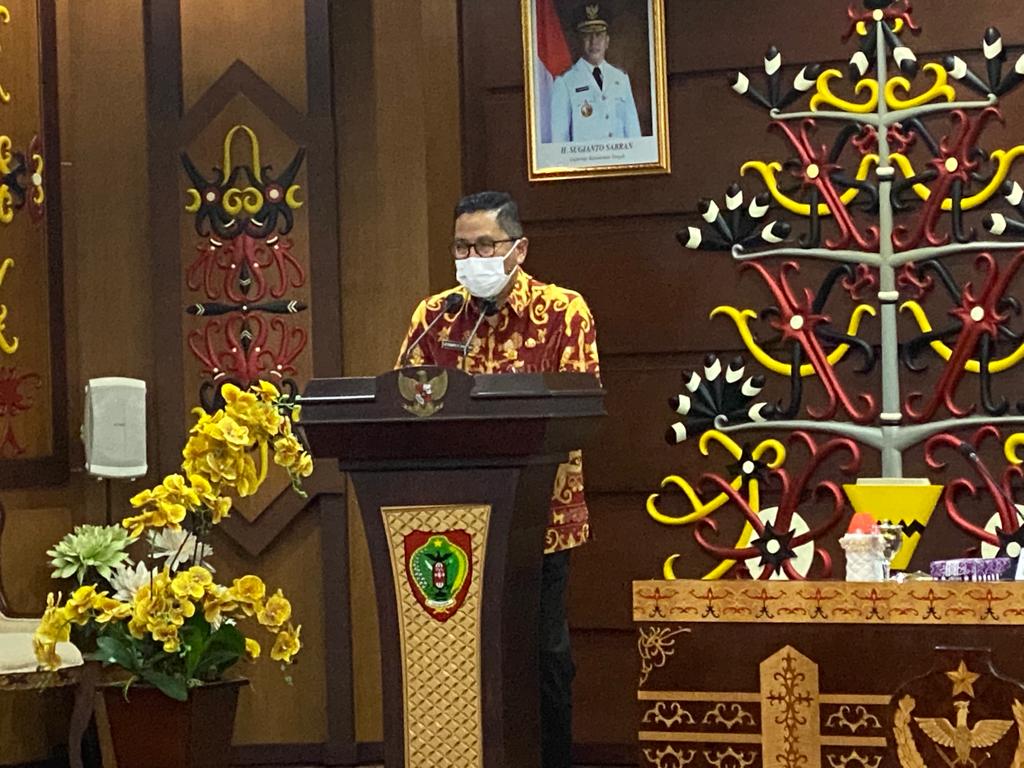 Asisten Bidang Perekonomian dan Pembangunan Setda Prov. Kalteng Leonard S. Ampung Pimpin Rapat Satgas Penanganan Covid-19 Kalteng Tahun 2022