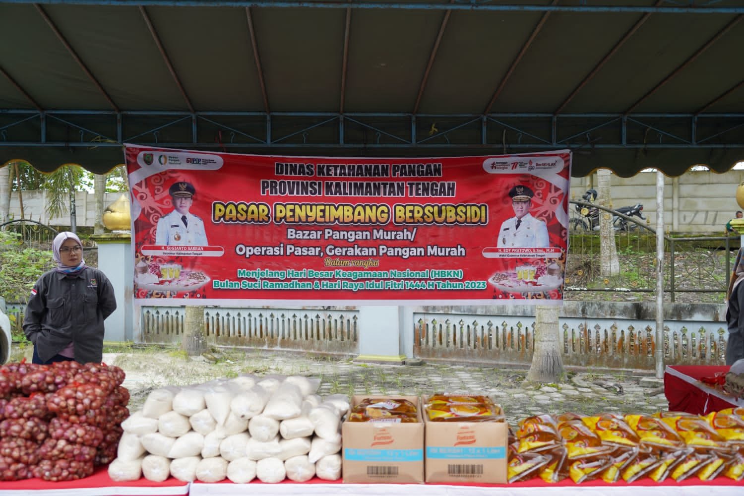 Ketua TP-PKK Prov. Kalteng Ivo Sugianto Sabran Tinjau Dan Buka Secara Resmi Pasar Penyeimbang