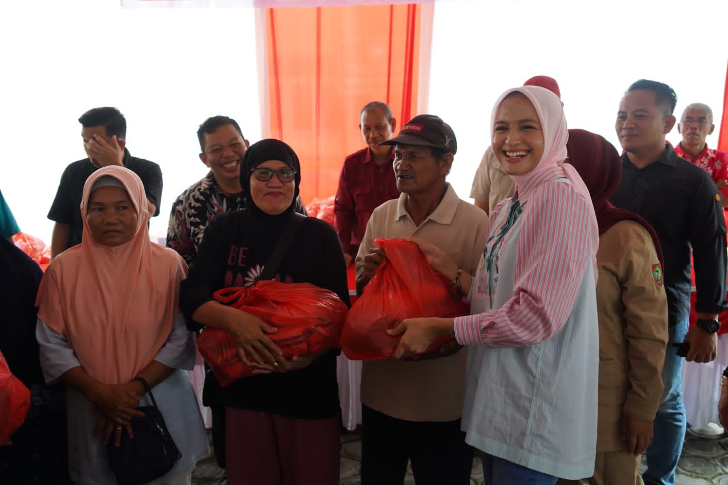 Ketua TP-PKK Prov. Kalteng Ivo Sugianto Sabran Tinjau Dan Buka Secara Resmi Pasar Penyeimbang