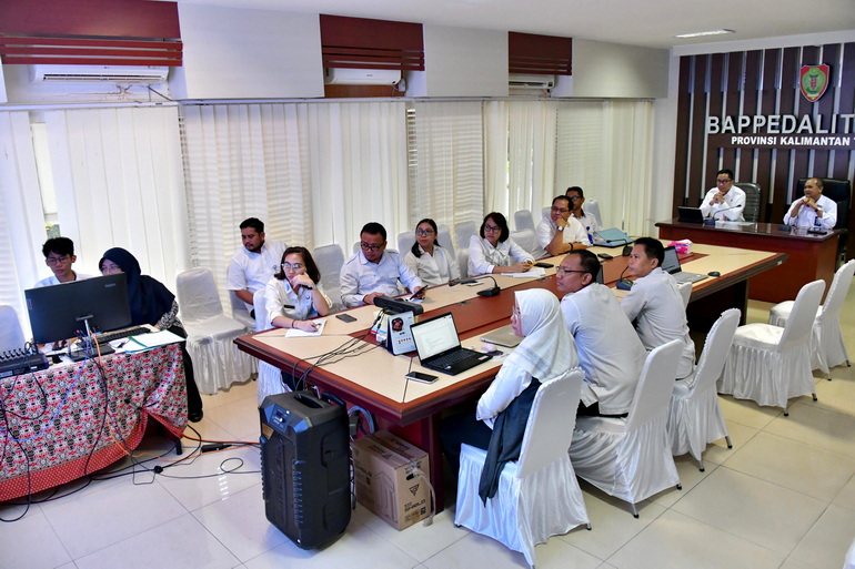 Bappedalitbang Prov. Kalteng Bersama BPS  Prov. Kalteng dan Tenaga Ahli UGM Laksanakan Rapat Pembahasan Kesesuaian Indikator RPJPN 2025-2045 dan RPJPD
