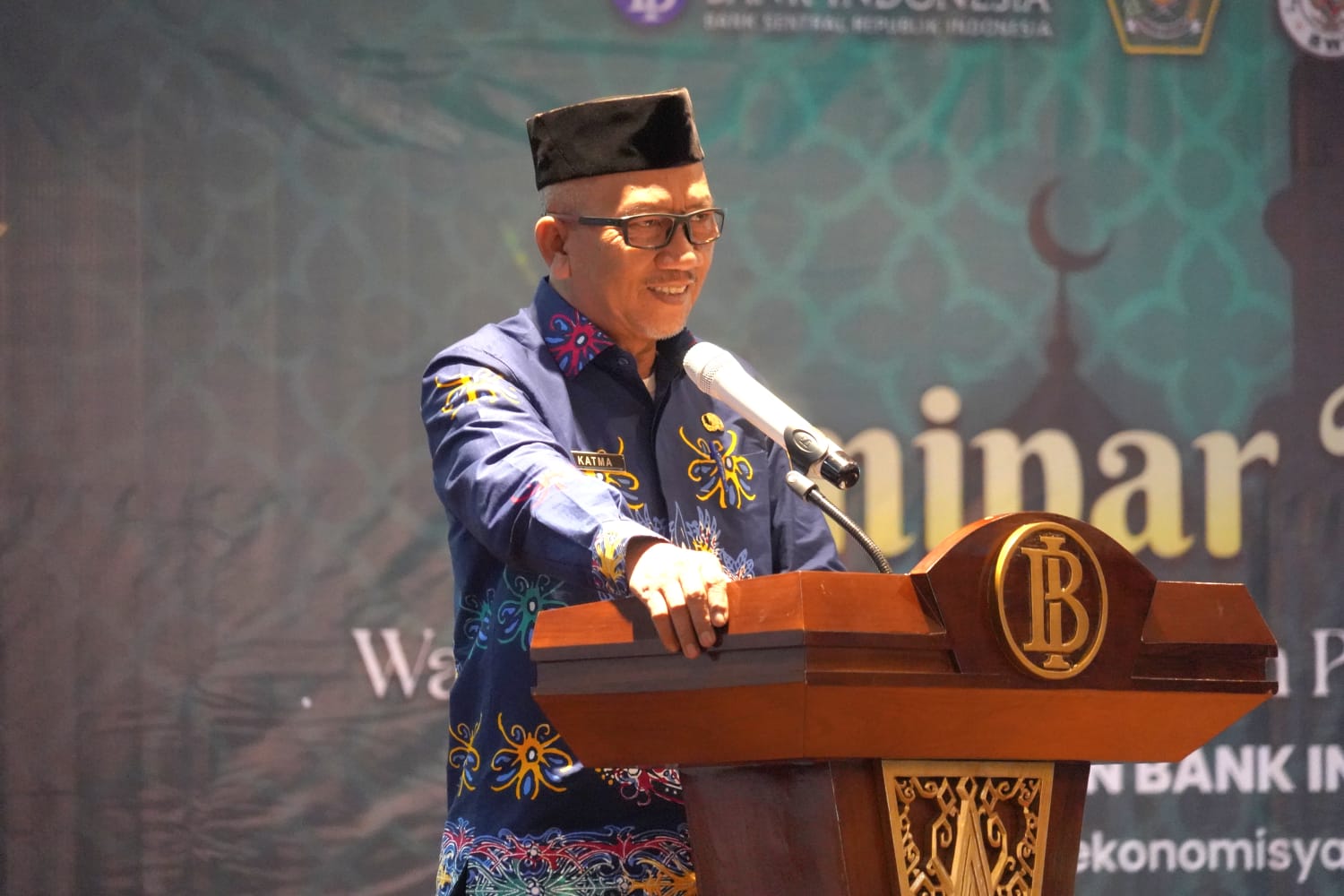 Plt Sekda Prov Kalteng M. Katma F. Dirun Buka Seminar dan Launching Program Wakaf Uang