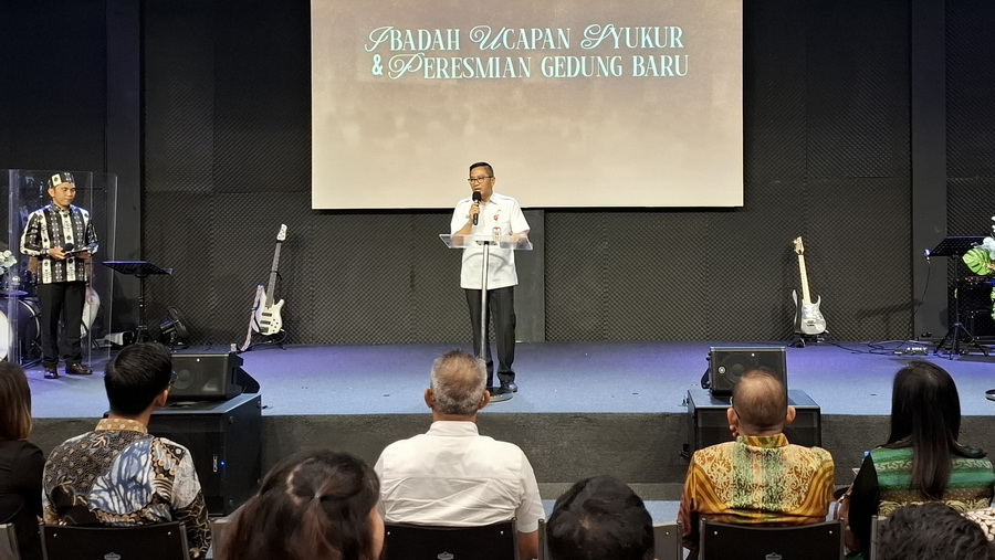 Kepala Bapperida Prov. Kalteng Leonard S. Ampung Hadiri Acara Ibadah Ucapan Syukur dan Peresmian Gedung Gereja Mawar Sharon