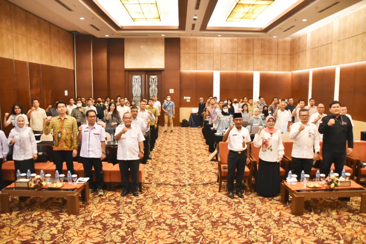 Kepala Disdagperin Prov. Kalteng  Buka Kegiatan Diseminasi Pelayanan Perizinan Berusaha Sektor Perindustrian Melalui Aplikasi Sistem Informasi Industri Nasional