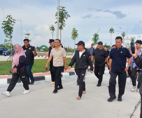Gubernur Kalteng Agustiar Sabran Laksanakan Jalan Sehat di Kawasan Persemaian Permanen Modern