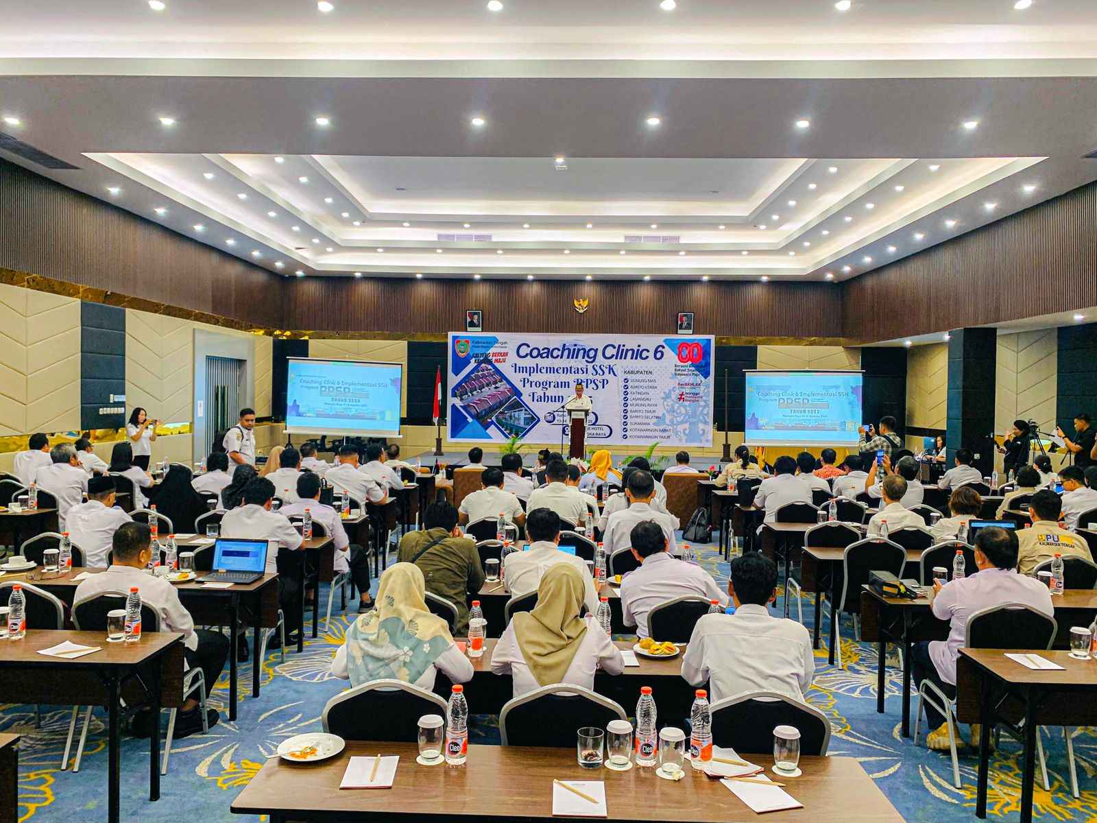 Plt. Sekda Leonard S. Ampung Buka Rapat Coaching Clinic 6 Implementasi Strategi Sanitasi Kabupaten/Kota Program PPSP