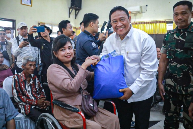 Peringati HUT ke-80 Kemerdekaan RI, Pemprov Kalteng Laksanakan Anjangsana ke Sejumlah Lokasi Sosial