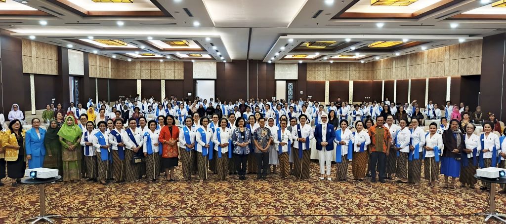 Kepala DP3APPKB Prov. Kalteng Linae Victoria Aden Hadiri Perayaan HUT 100 Tahun Wanita Katolik Republik Indonesia