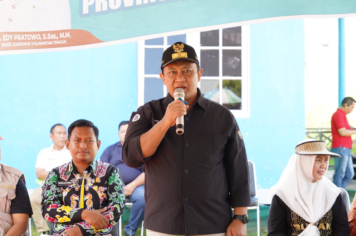 Wagub Edy Pratowo Buka Pasar Murah