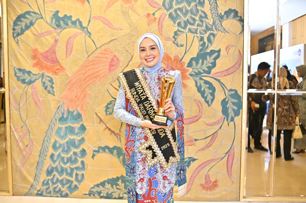 Bunda PAUD Prov. Kalteng Aisyah Thisia Agustiar Sabran Raih Penghargaan Apresiasi Bunda PAUD Tingkat Nasional