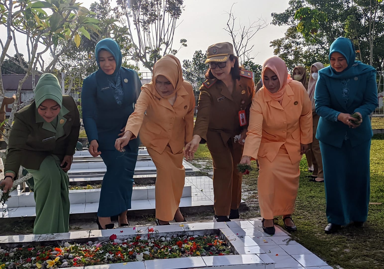 Pemprov Kalteng Lakukan Ziarah Di Taman Makam Pahlawan Sanaman Lampang