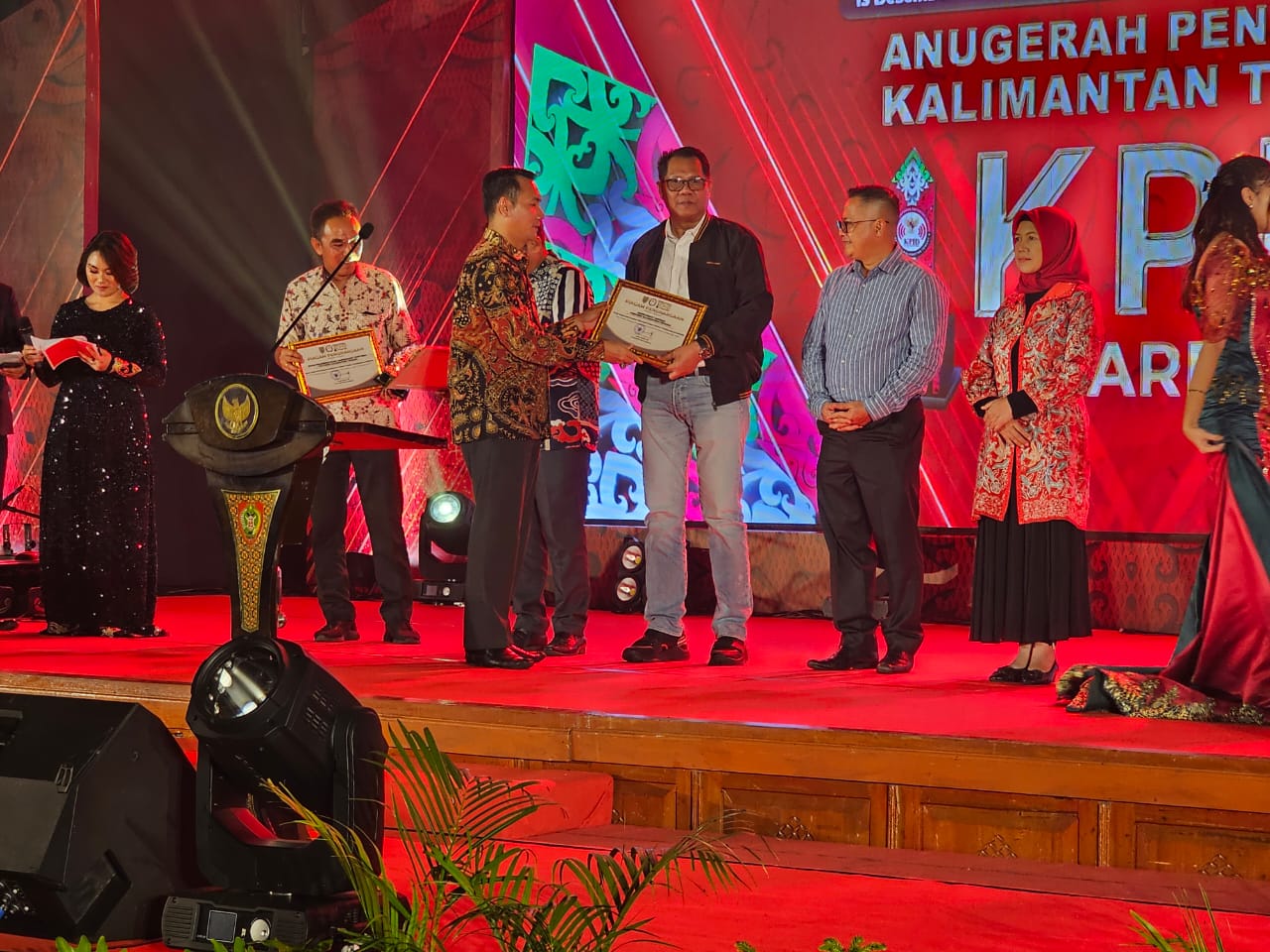 Dislutkan Prov. Kalteng Terima Penghargaan KPID Awards 2023 Dalam Acara Anugerah Penyiaran KPI Daerah Kalteng Tahun 2023