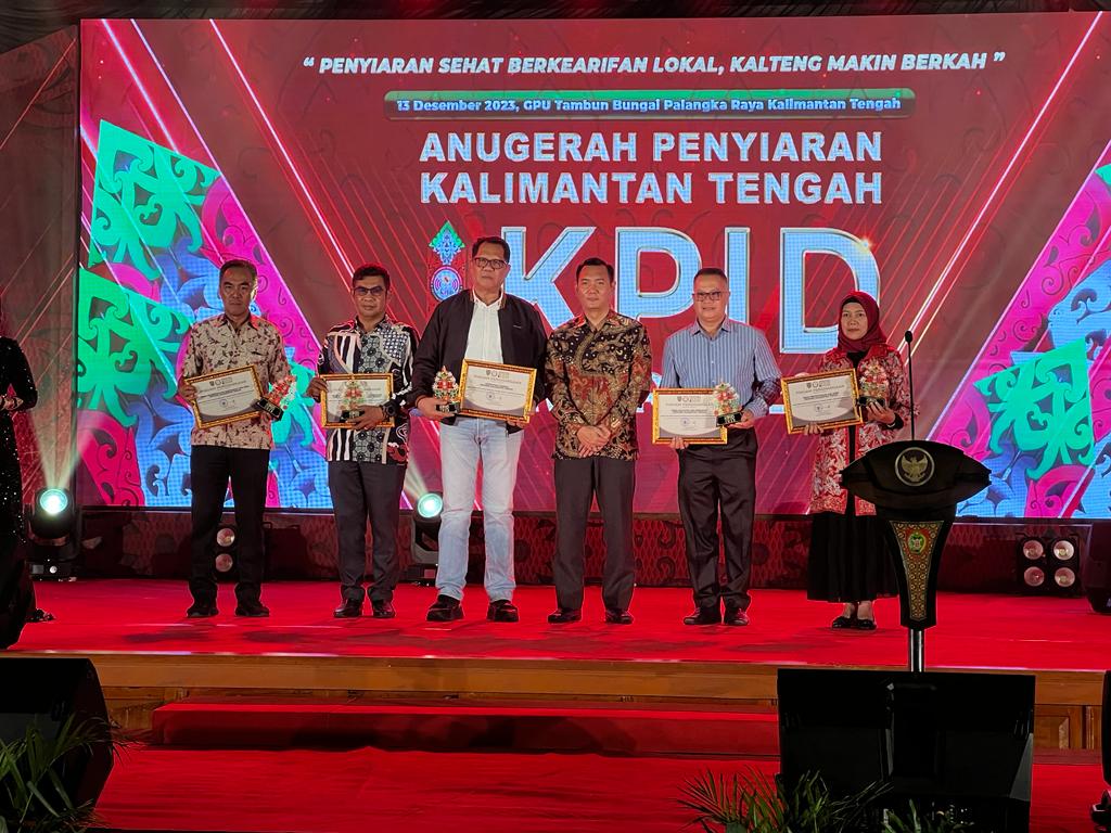 Dislutkan Prov. Kalteng Terima Penghargaan KPID Awards 2023 Dalam Acara Anugerah Penyiaran KPI Daerah Kalteng Tahun 2023