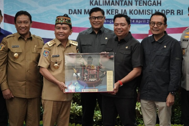 Gubernur Kalteng Agustiar Sabran Bersama Wagub Kalteng Edy Pratowo Terima Kunjungan Kerja Komisi V DPR RI