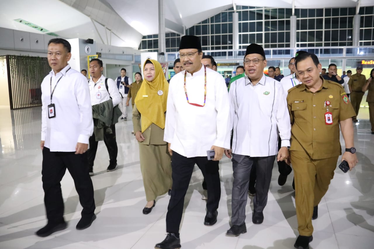 Asisten Ekbang Sri Widanarni Sambut Kedatangan Menteri Sosial Saifullah Yusuf