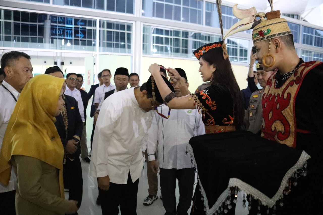 Asisten Ekbang Sri Widanarni Sambut Kedatangan Menteri Sosial Saifullah Yusuf