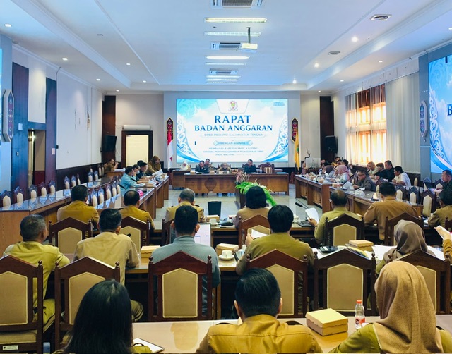Rapat Banggar DPRD Bahas Pertanggungjawaban APBD 2025 Dihadiri Pj Sekda Kalteng Linae Victoria Aden