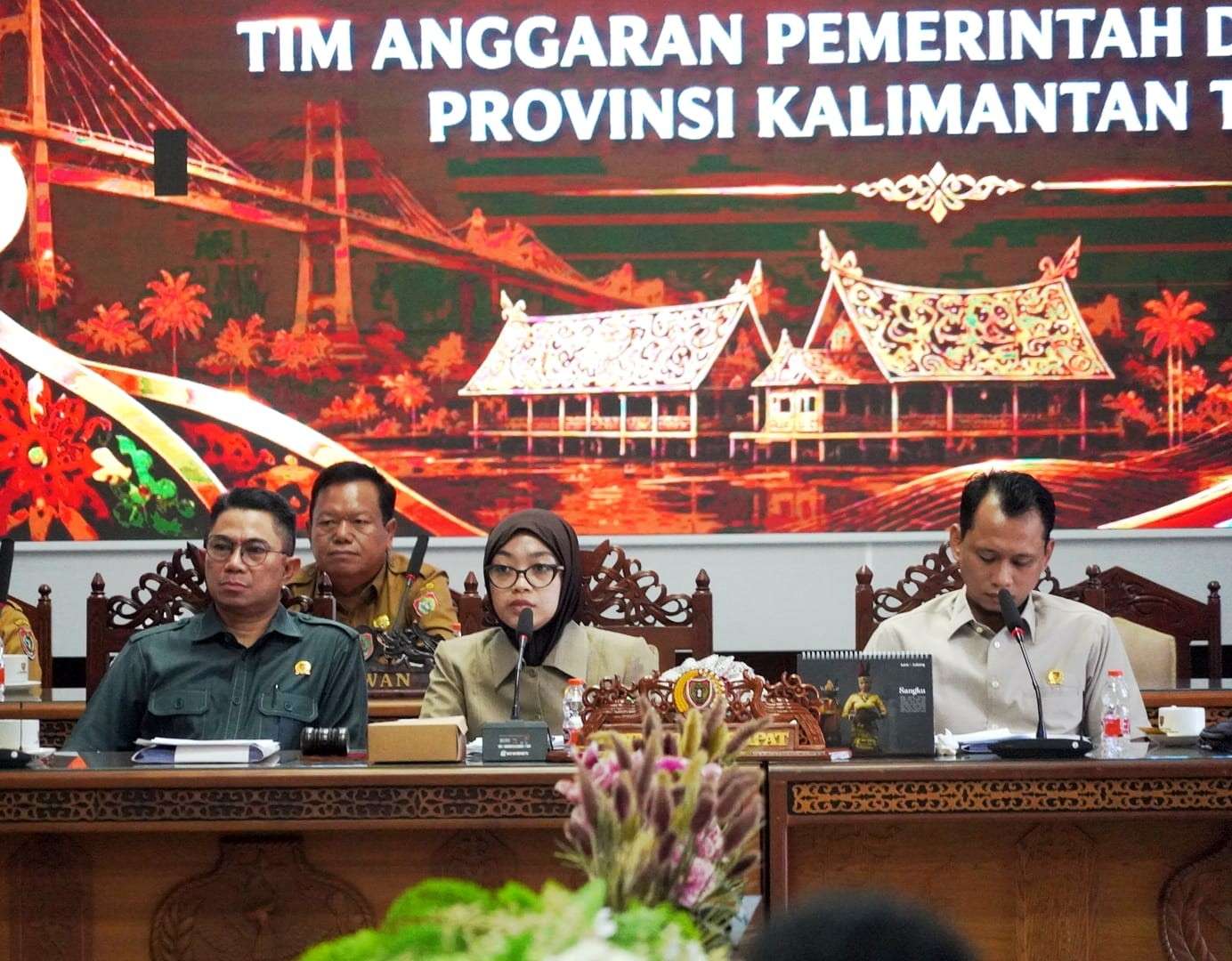 Rapat Gabungan Komisi DPRD Bahas Raperda APBD 2025 Dihadiri Pj Sekda Kalteng Linae Victoria Aden