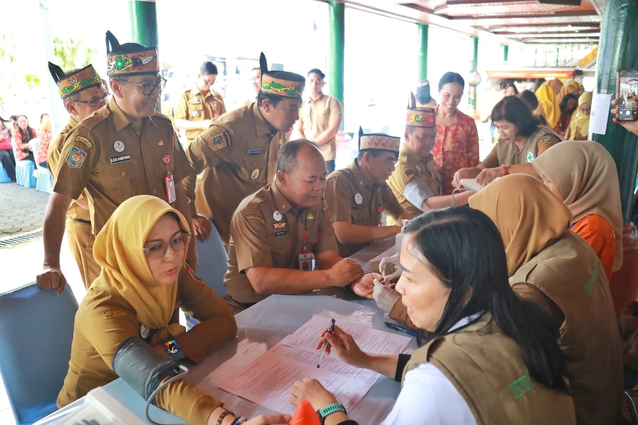 Pemprov Kalteng Apresiasi DWP Prov. Kalteng Menggelar Pengobatan Gratis