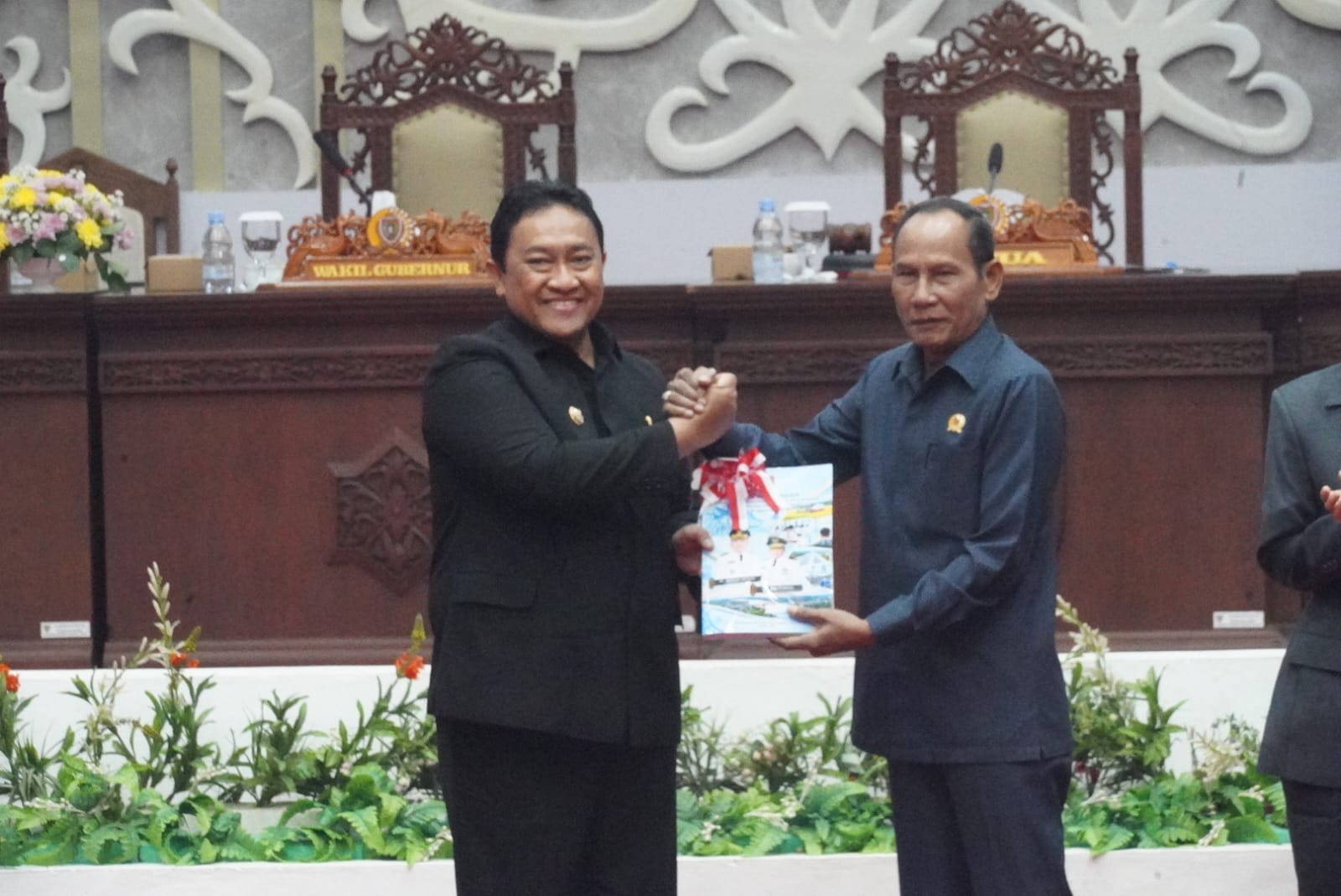 Wagub Kalteng Edy Pratowo Bacakan Pidato Gubernur tentang Nota Keuangan dan Raperda APBD Kalteng 2027