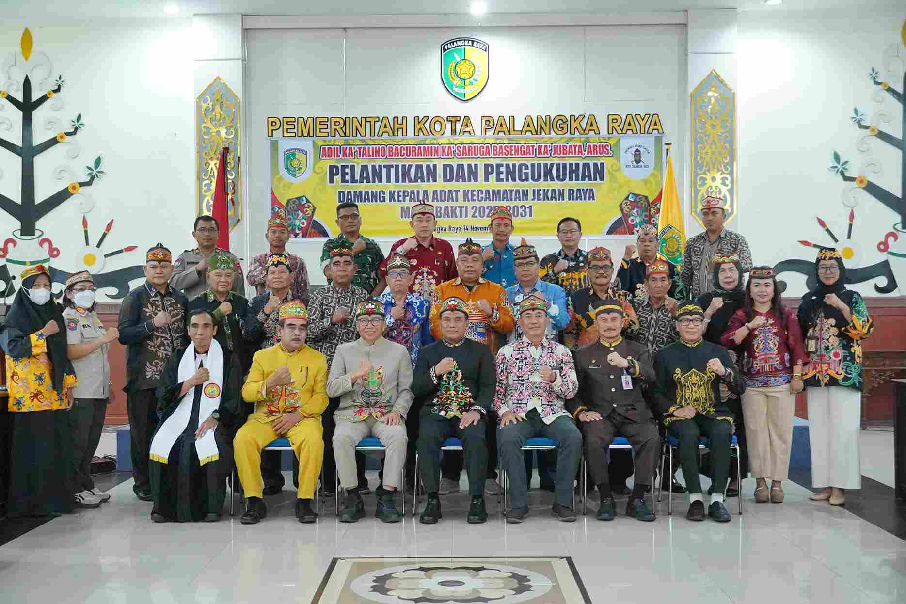 Plt. Ketua Umum DAD Kota Palangka Raya Leonard S. Ampung Hadiri Pelantikan dan Pengukuhan Damang Kepala Adat Kecamatan Jekan Raya