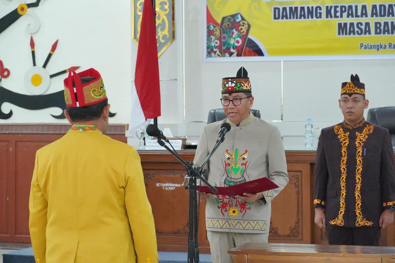 Plt. Ketua Umum DAD Kota Palangka Raya Leonard S. Ampung Hadiri Pelantikan dan Pengukuhan Damang Kepala Adat Kecamatan Jekan Raya