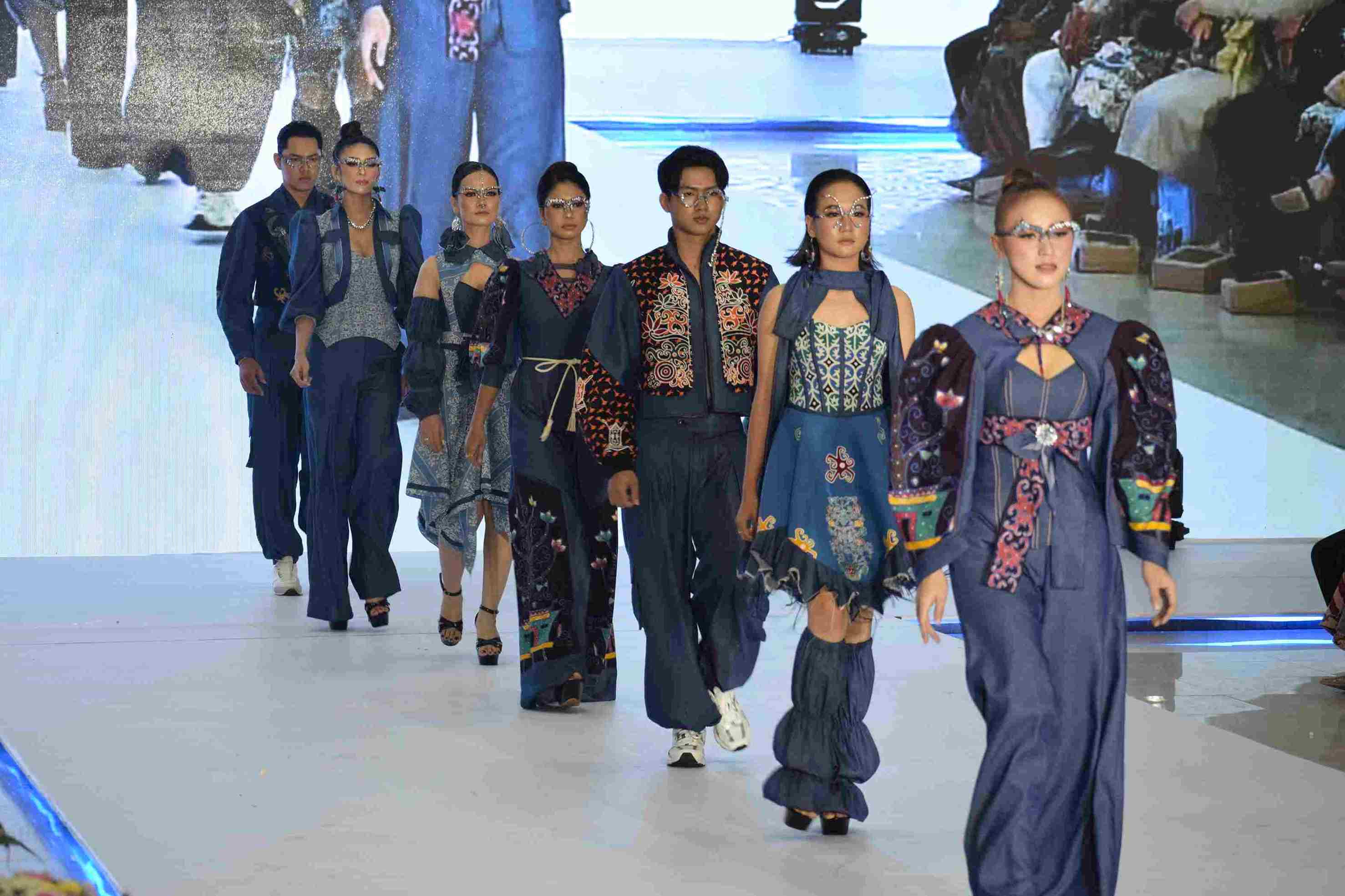 Penampilan 70 Model dari Sepuluh Desainer Terbaik Kalimantan Tengah